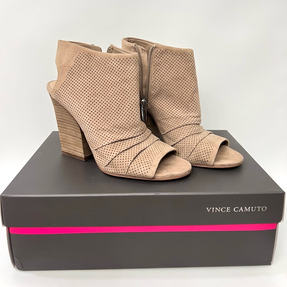 Vince Camuto Kentvi Sandal size 6.5
